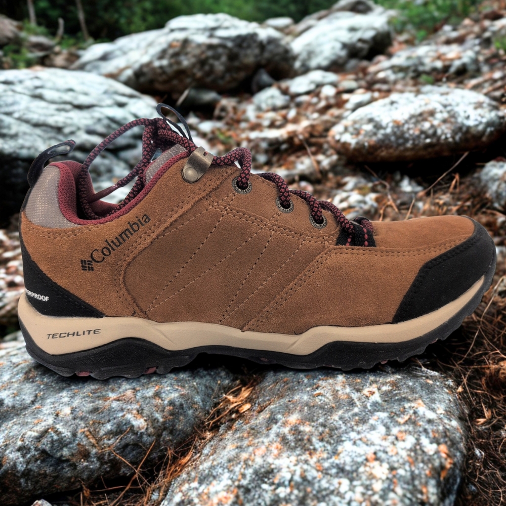 Columbia Women n's Tan and Black Athletic Shoes